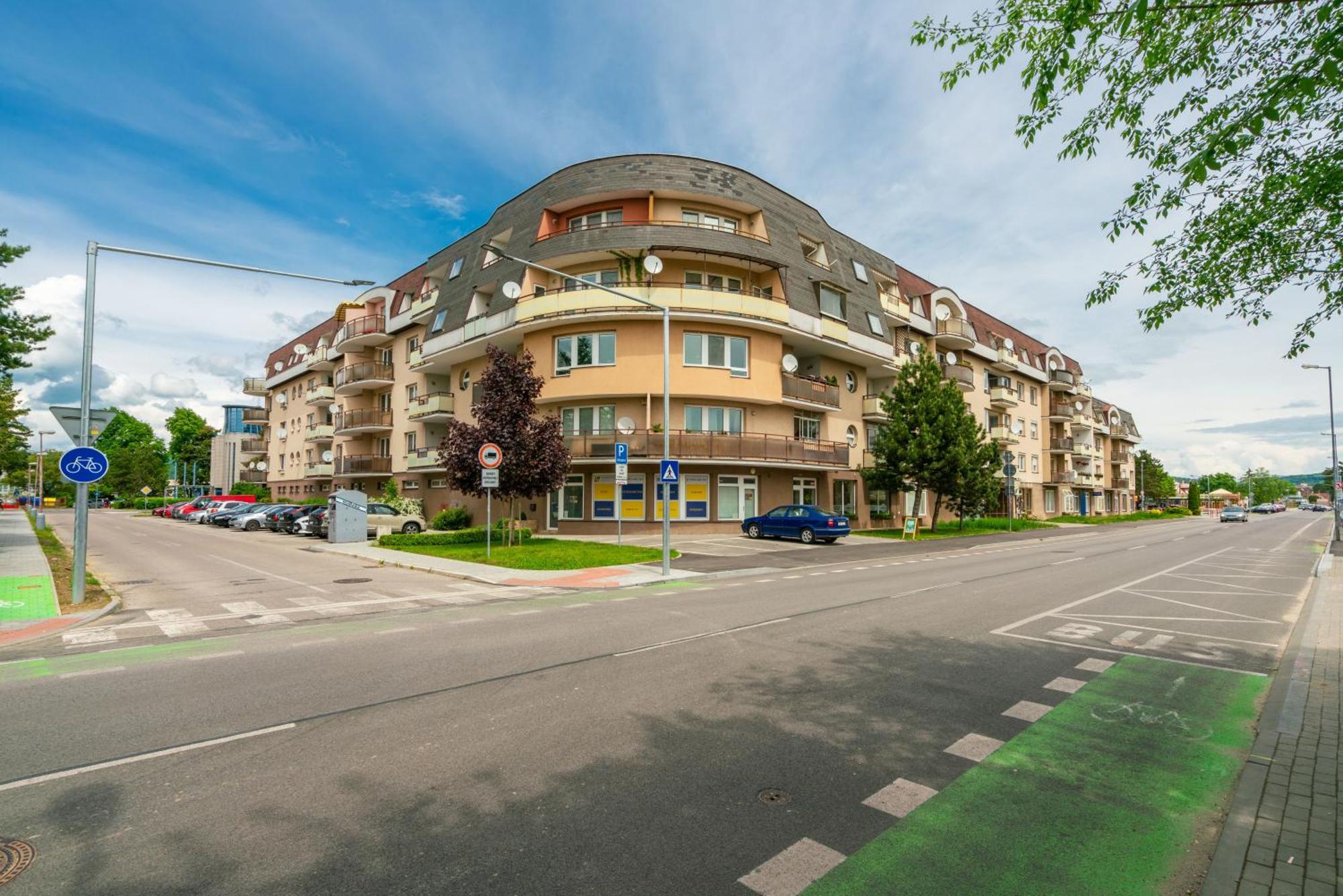 Apartmany Zlatovska Trencin Luaran gambar
